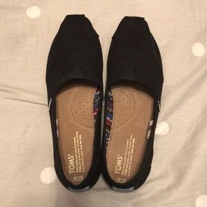 Black toms